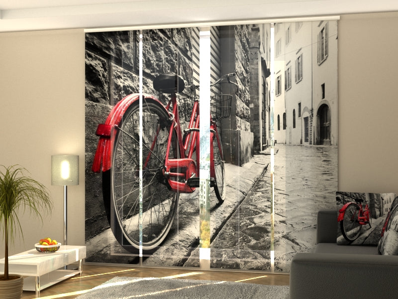 Paneles Japoneses Bicicleta Roja en la Ciudad en Blanco y Negro