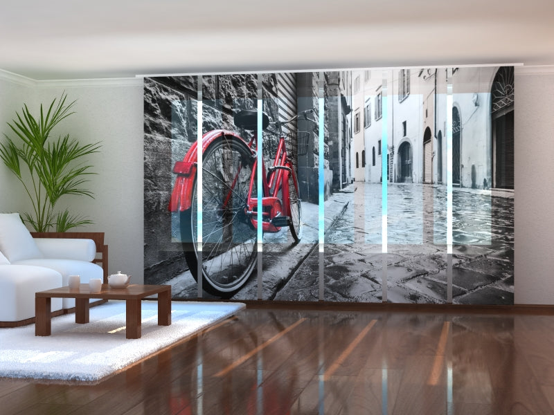 Paneles Japoneses Bicicleta Roja en la Ciudad en Blanco y Negro