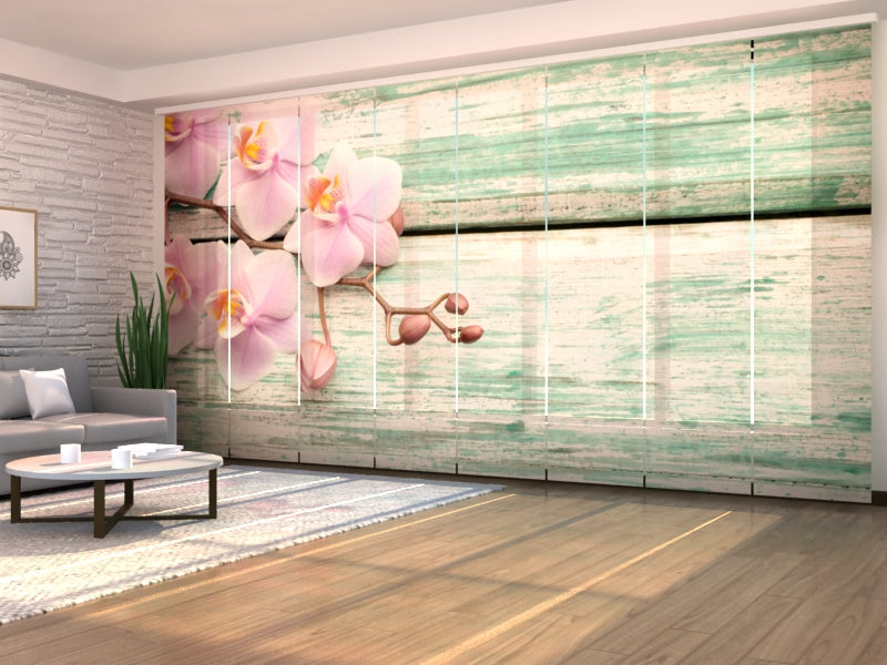 Paneles Japoneses Preciosas Orquídeas en una Madera Vieja Azul