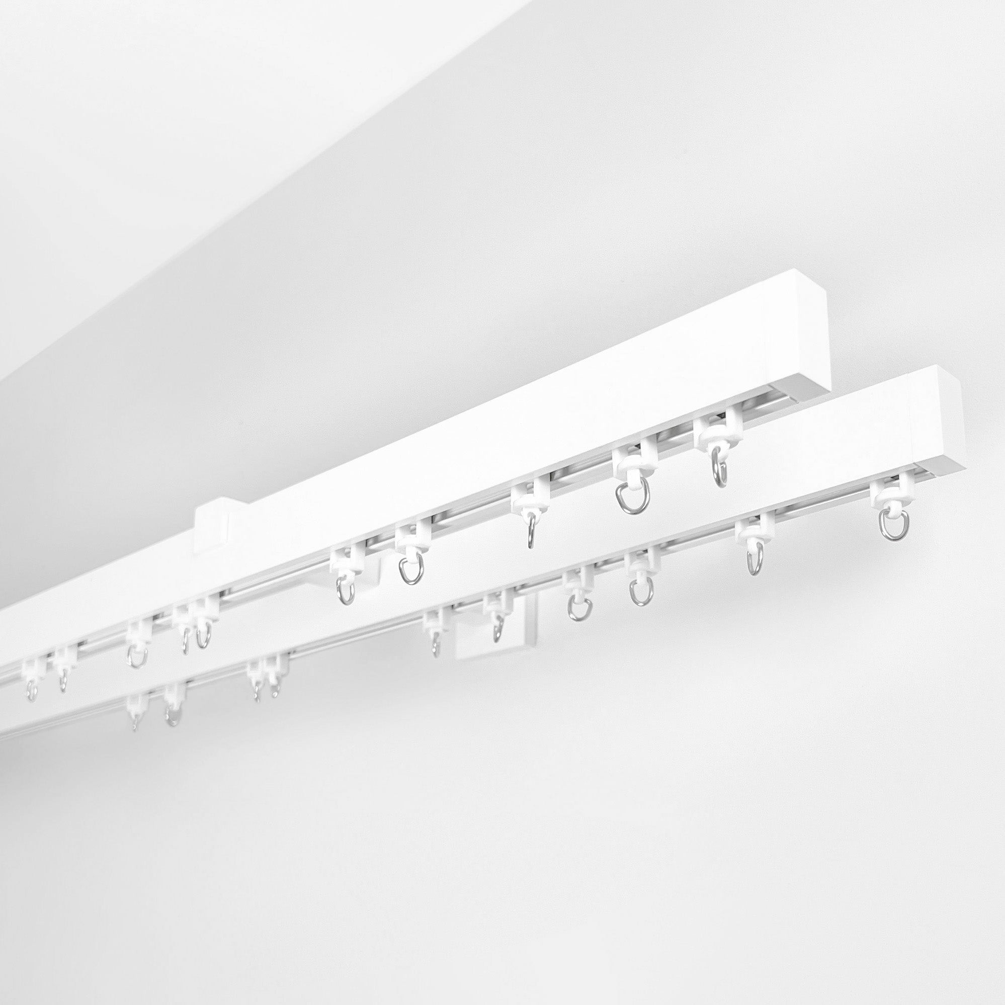 Doble Riel de Cortina, Blanco, Montado en la Pared – Tamaños personalizados, diseño moderno y elegante.